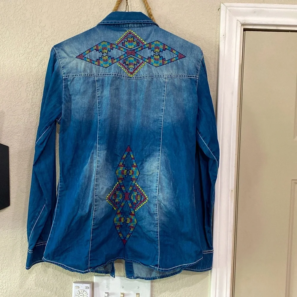 Western embroidered denim Pearl snap rodeo shirt - Picture 2 of 4